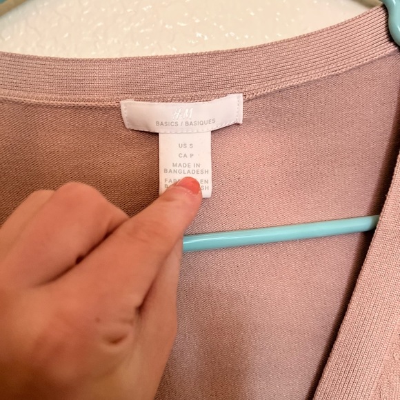 Adorable H&M cardigan - Picture 3 of 3